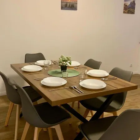 Lichtdurchflutetes City-apartment Im Herzen Der Stadt Apartment Neumünster